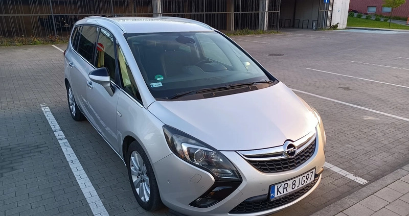 Opel Zafira cena 36000 przebieg: 253000, rok produkcji 2012 z Łasin małe 781